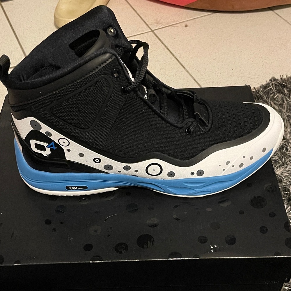 Men's Black and Blue Athletic Shoes - Picture 6 of 7